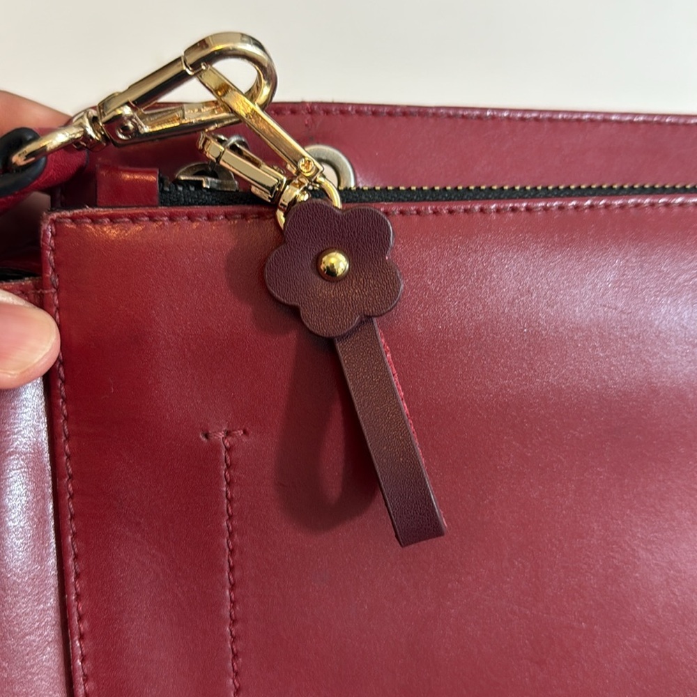 Upcycled Vittoria Napoli Elegant Red Leather Shoulder Bag - Picture 5 of 12
